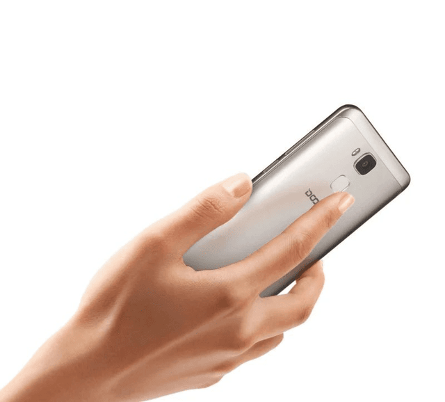Doogee Y6, prikaz naprave.